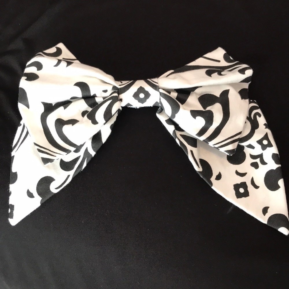 Pin on bow